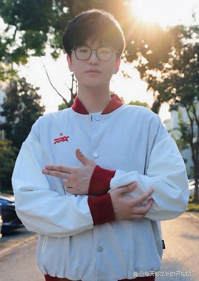 C7-包含Ming迎来二十赛季高光表现，FPX球迷沸腾！的词条