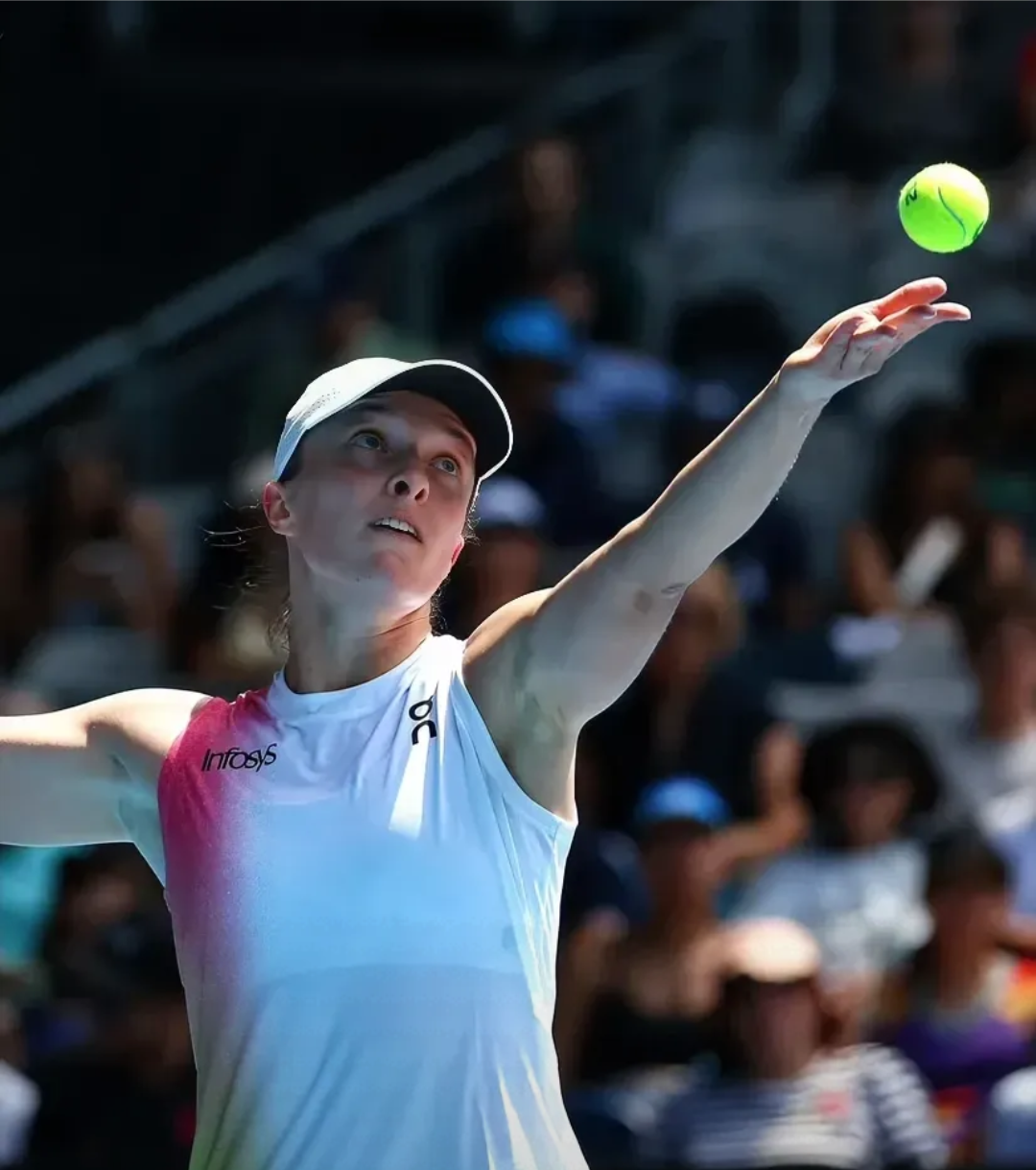 C7-阿扎伦卡回归赛场，爆冷首场状态亮眼，澳大利亚队观众沸腾！的简单介绍