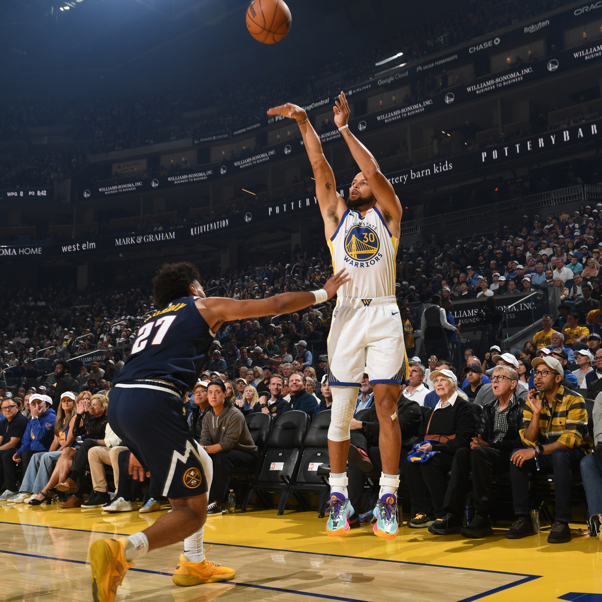 C7娱乐-库里连续二十场比赛得分超过势不可挡，公牛挑战极限！的简单介绍