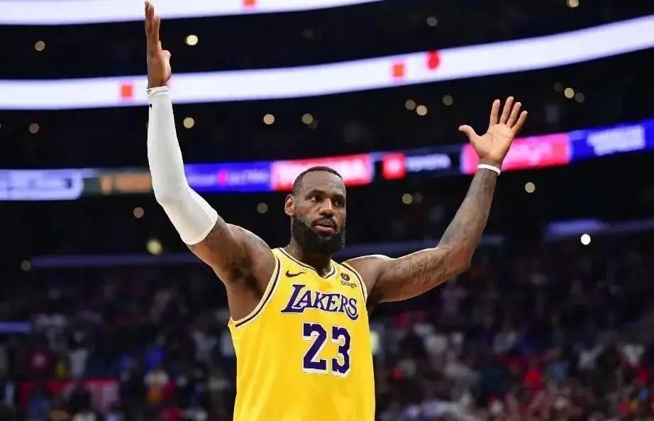 C7娱乐-詹姆斯在利物浦比赛中赛况扑朔迷离，精彩发挥引发热议！的简单介绍